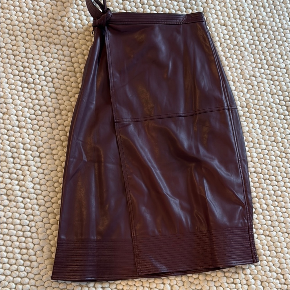 Elegant Burgundy Leather Skirt